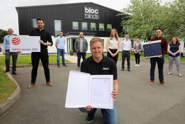 Red Dot Award Team Photo Bloc